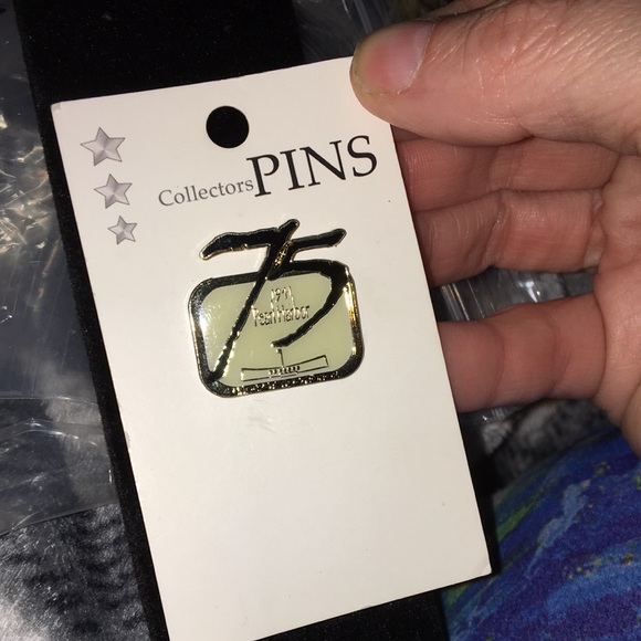 75th Anniversary of Pearl Harbor Collectors Pin New on Card - Picture 3 of 3